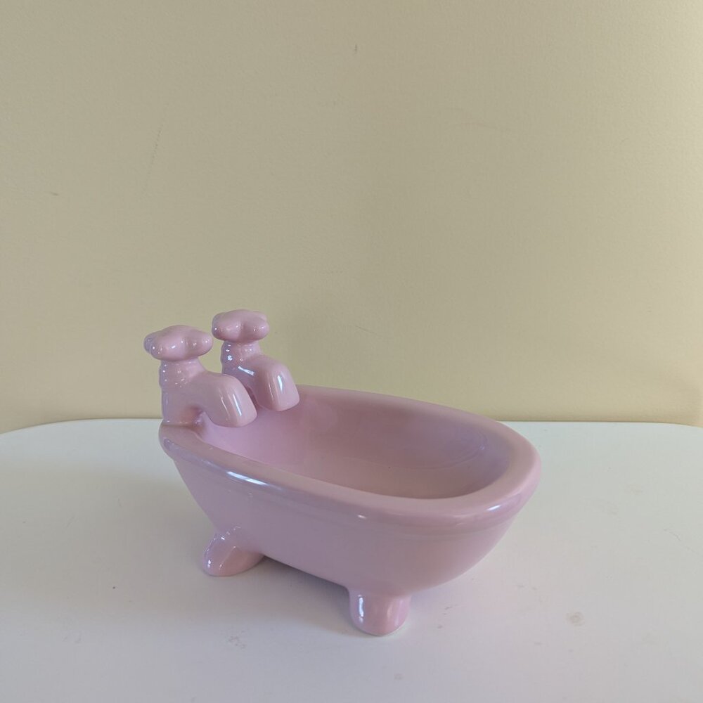 BABY PINK 1980s CERAMIC BATHTUB SOAP DISH